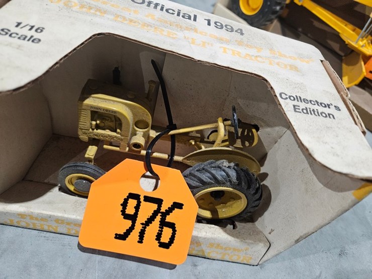 #976-•-john-deere-model-li-1/16-die-cast-toy-tractor-image-1