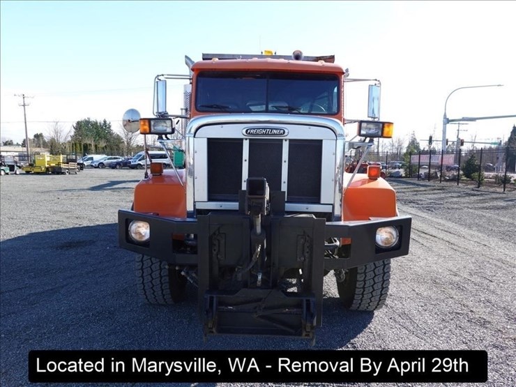 2001-freightliner-fld120-image-29