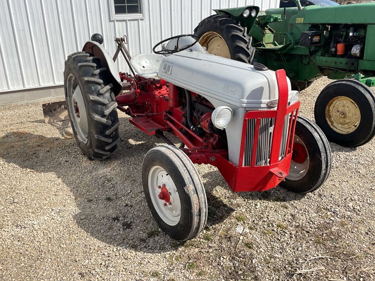 1948-ford-8n-image-3