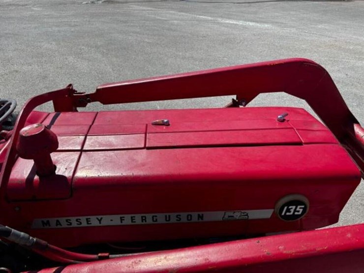 massey-ferguson-135-image-44