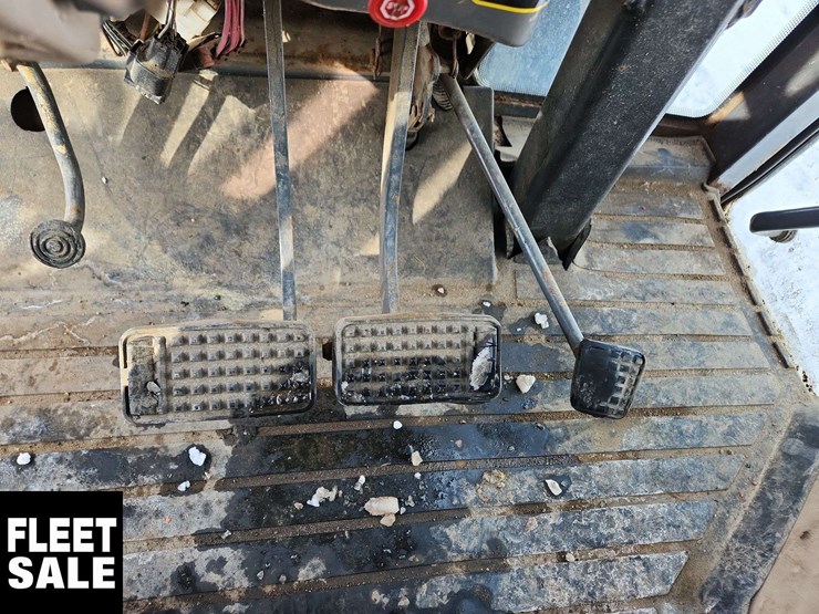 2005-kubota-m105x-image-14