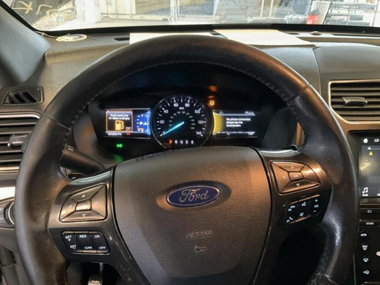 2016-ford-explorer-xlt-image-18