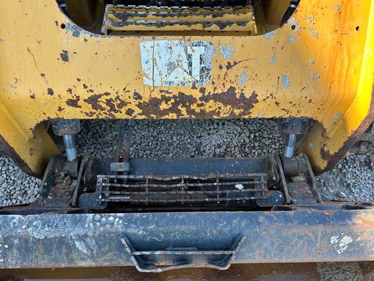 2015-caterpillar-299d-image-10