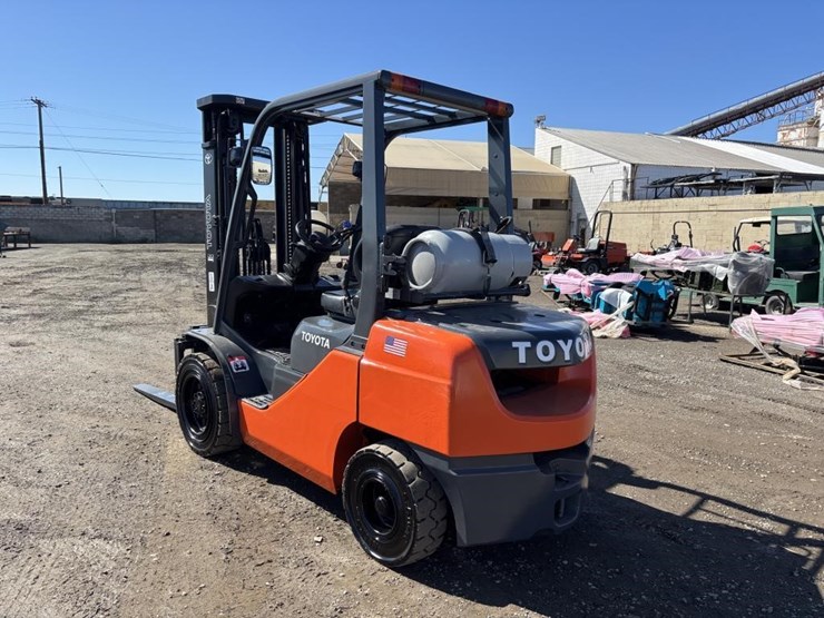 2017-toyota-8fgu30-image-4