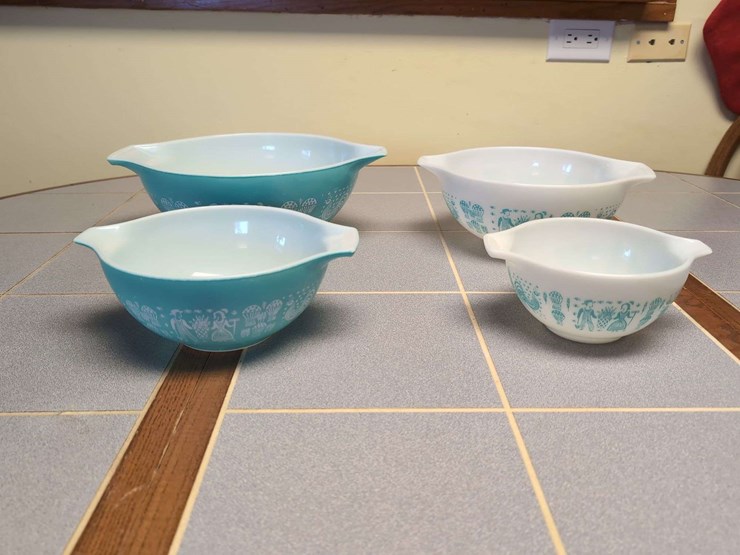 pyrex-turquoise-and-white-mixing-bowl-set-image-1