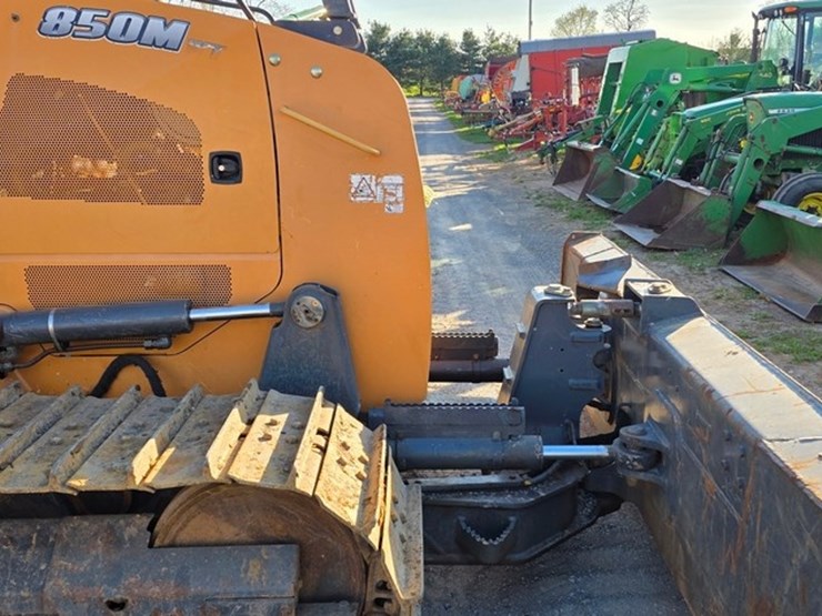 2013-case-850m-image-40