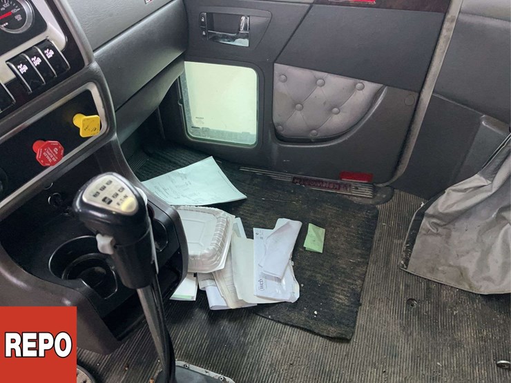 2019-kenworth-w900-image-18