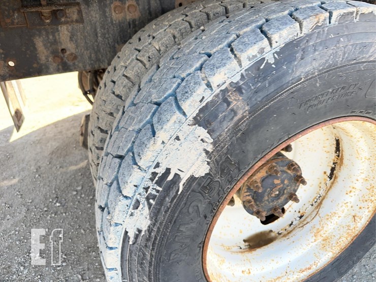 2005-sterling-lt9500-image-14