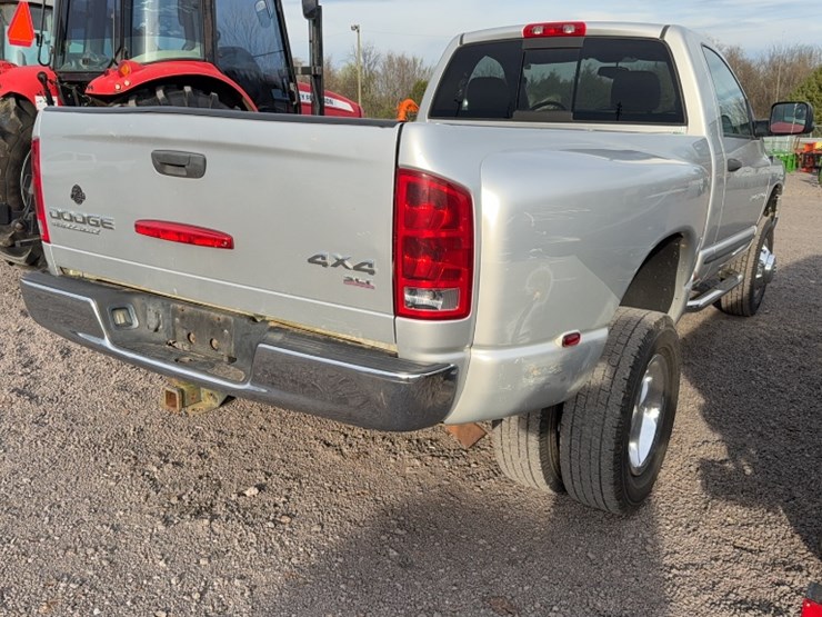 2004-dodge-3500-image-8