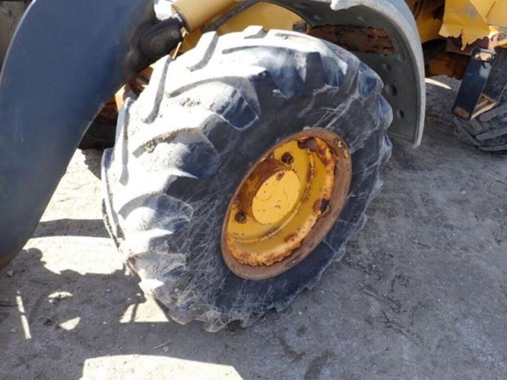 2014-deere-324j-image-31