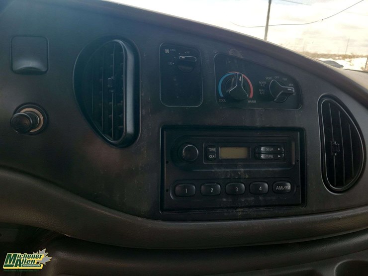 2004-ford-cargo-image-16