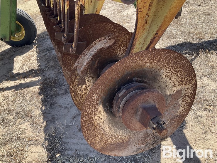 john-deere-340-image-15