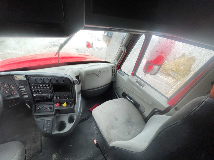 #234-•-2016-international-semi-tractor-(has-wi-title)-(denmark,-wi)-image-39