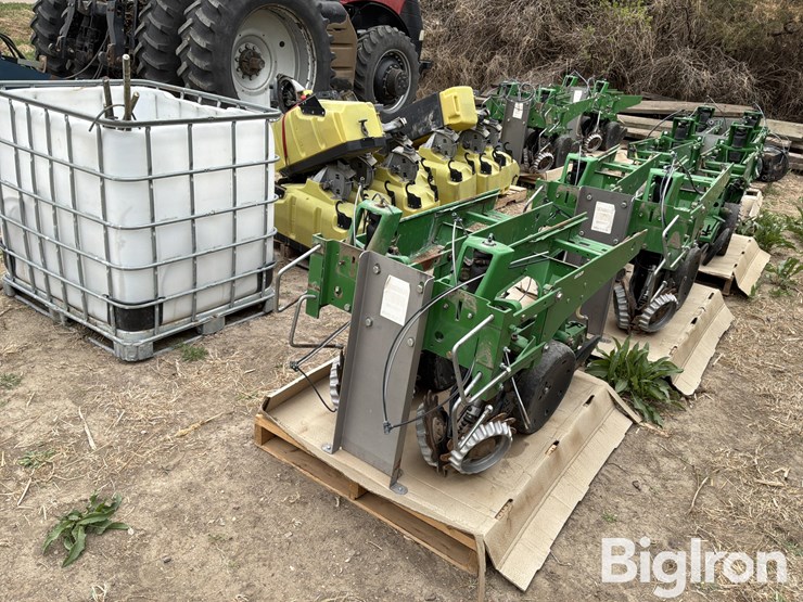 john-deere-12-image-1