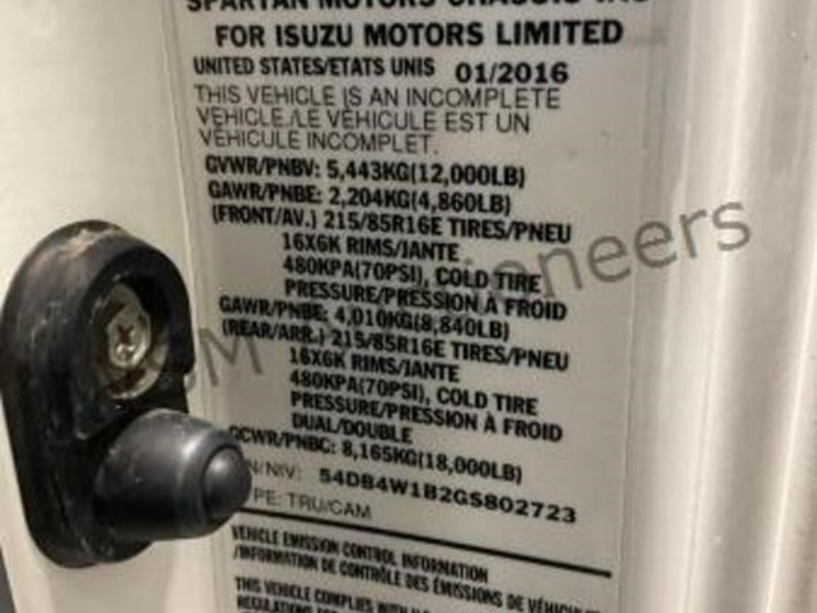 2016-isuzu-npr-image-14