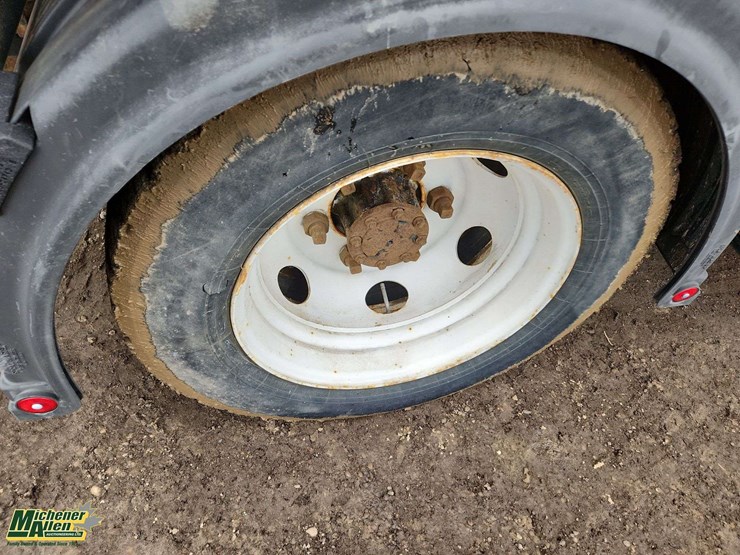 2016-isuzu-npr-image-25