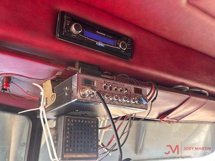 1999-peterbilt-357-image-23