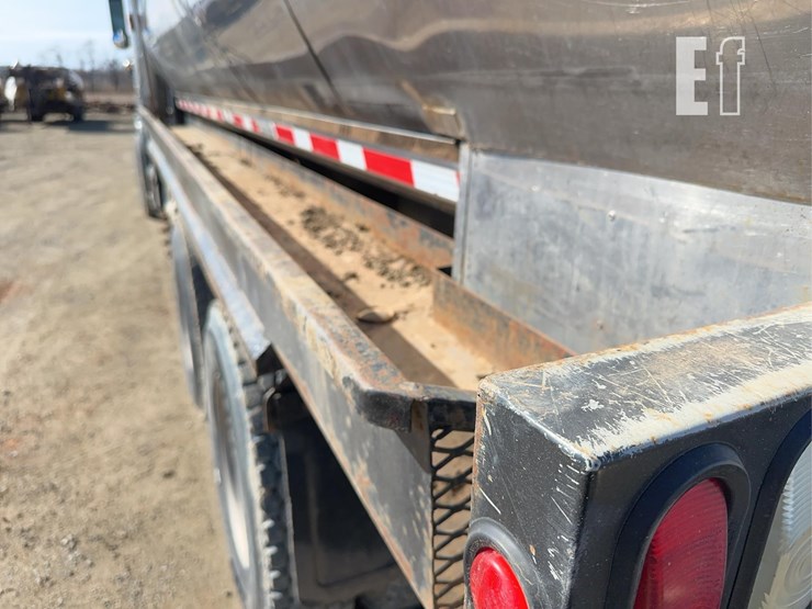 1999-kenworth-t800-image-44