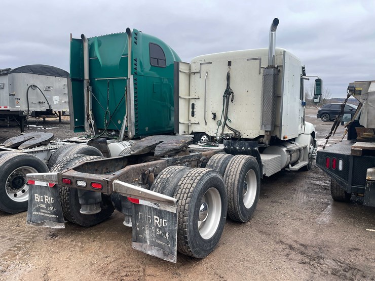 #238-•-2007-freightliner-semi-tractor-(title-in-delay)-(denmark,-wi)-image-4