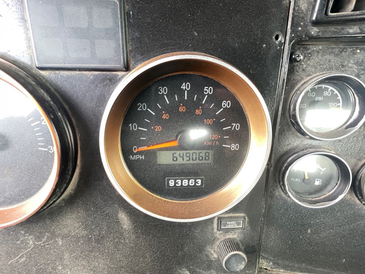 #240-•-2005-kenworth-truck-tractor-(has-mn-title)-(mora,-mn)-image-34