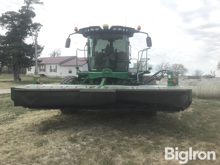 2019-john-deere-w235-image-2