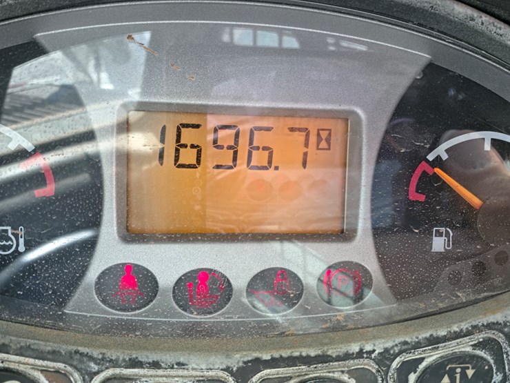 2016-bobcat-t595-image-11