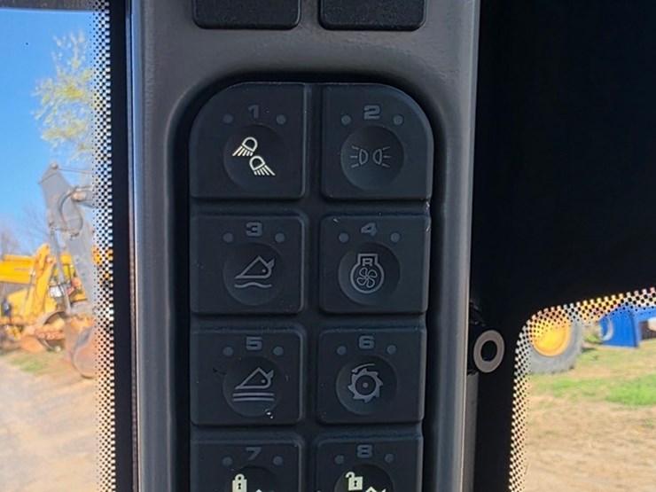 2024-jcb-215-image-61