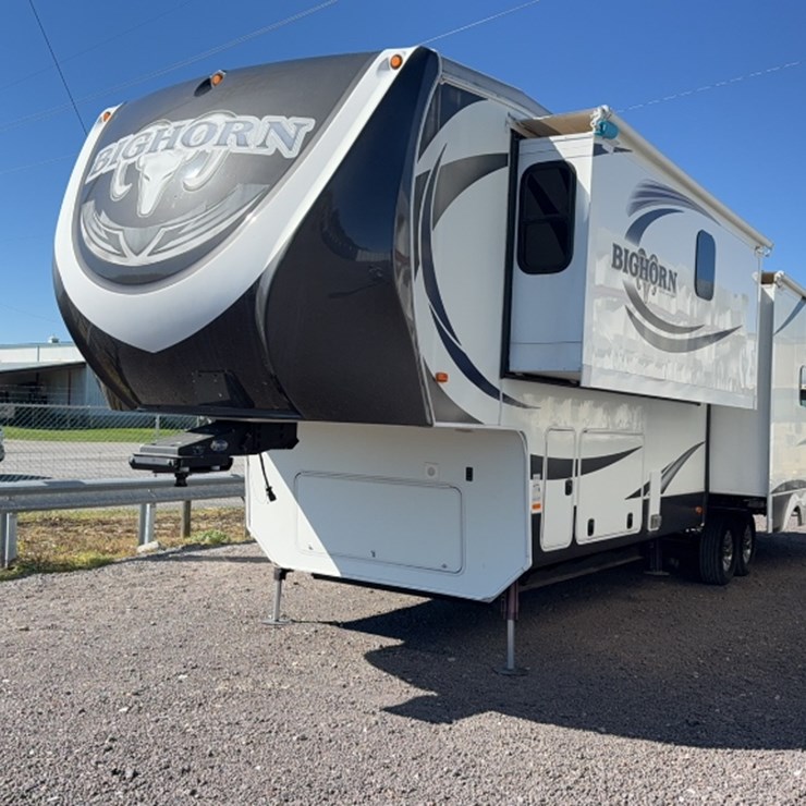 #3003 • 2014 BIG HORN 39' 5TH WHEEL CAMPER