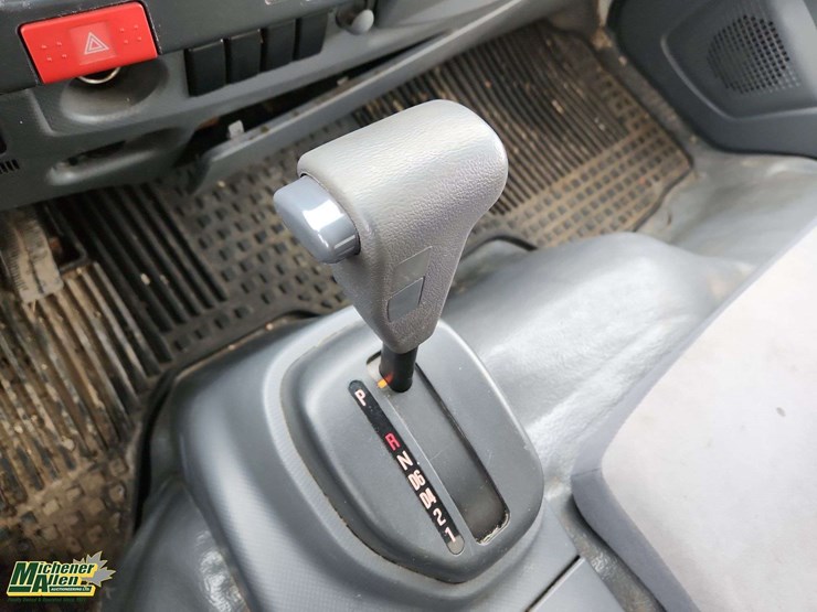 2016-isuzu-npr-image-8