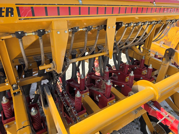 2022-haybuster-107c-image-5