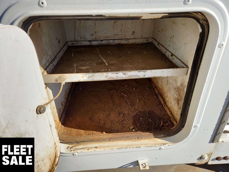 2020-freightliner-m2-106-image-22