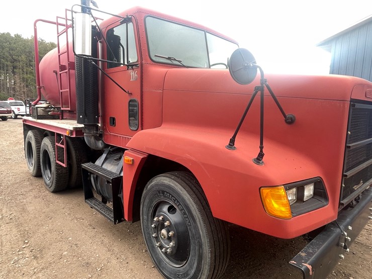 #216-•-1992-freightliner-water-truck-(has-mn-title)-(mora,-mn)-image-3