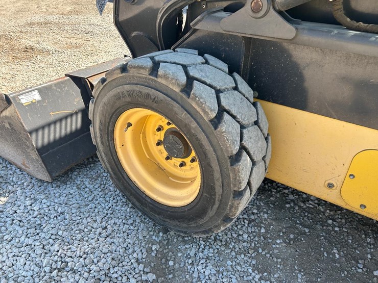 2016-new-holland-l234-image-17