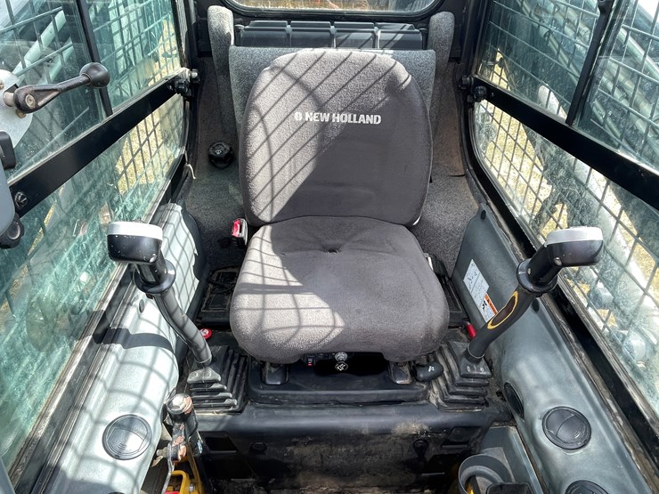 #372-•-2015-new-holland-l225-skid-steer-(scandia,-mn)-image-27
