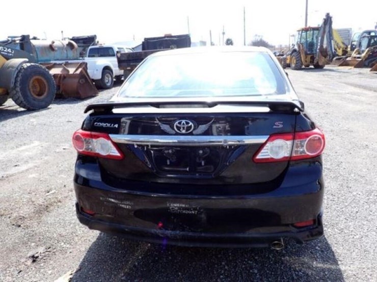 damaged-2013-toyota-corolla-sedan-2t1bu4ee1dc92192-image-6