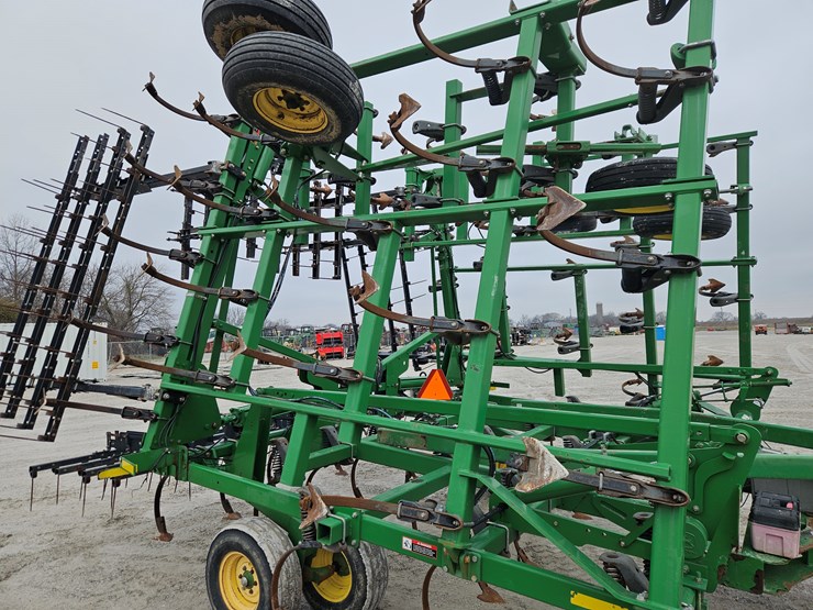 2013-john-deere-2210-image-8