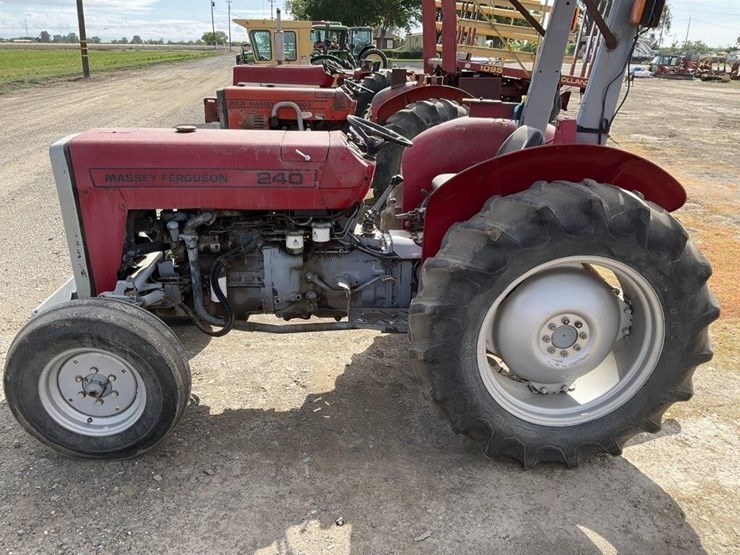 massey-ferguson-240-image-5