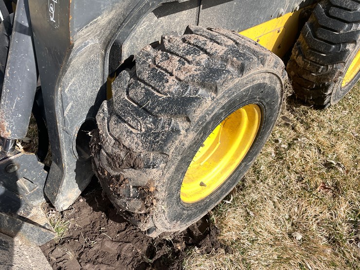 #372-•-2015-new-holland-l225-skid-steer-(scandia,-mn)-image-18