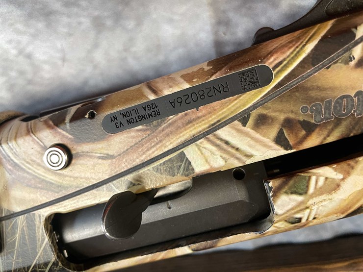 #10082-•-remington-v3-field-sport,-12-ga.-semi-auto-shotgun,-sn:-rn28026a-image-17