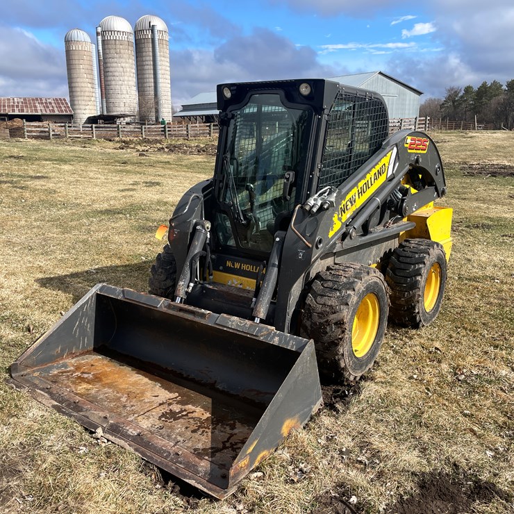 #372 • 2015 New Holland L225 Skid Steer (Scandia, MN)