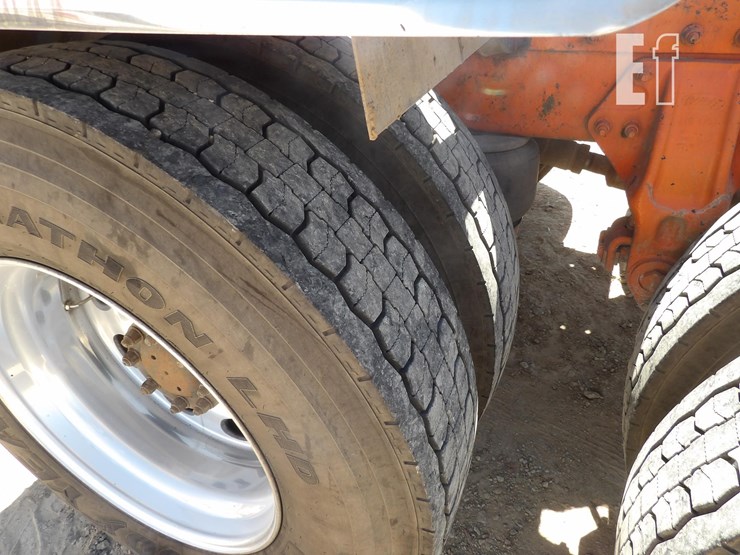 2008-peterbilt-389-image-26