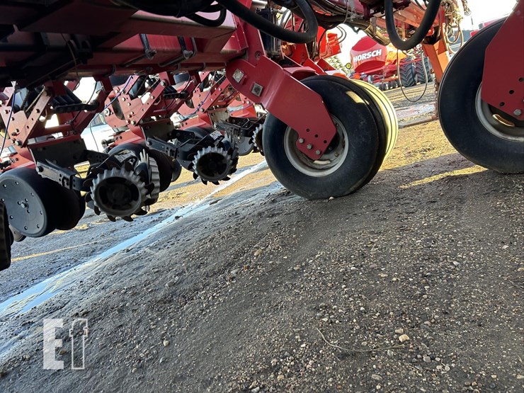 2009-white-8516-image-32