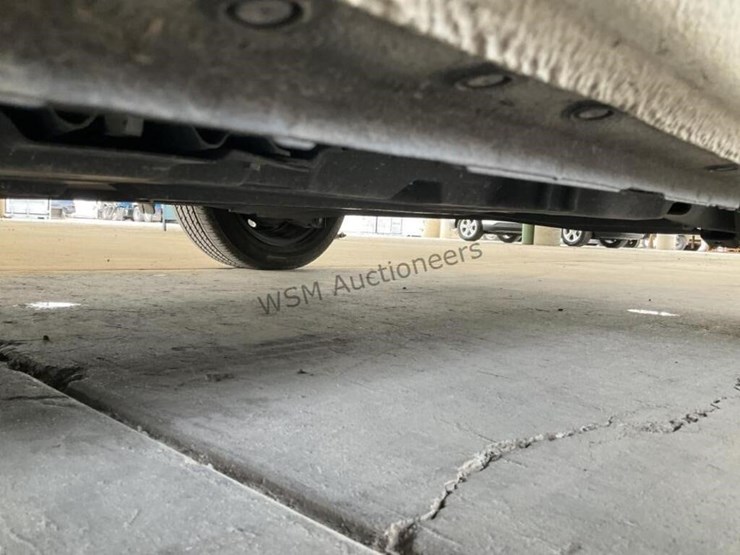 2015-nissan-leaf-s-hatchback-image-28