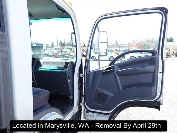 2013-isuzu-nqr-image-2