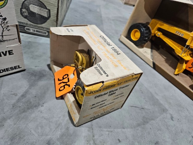 #976-•-john-deere-model-li-1/16-die-cast-toy-tractor-image-3