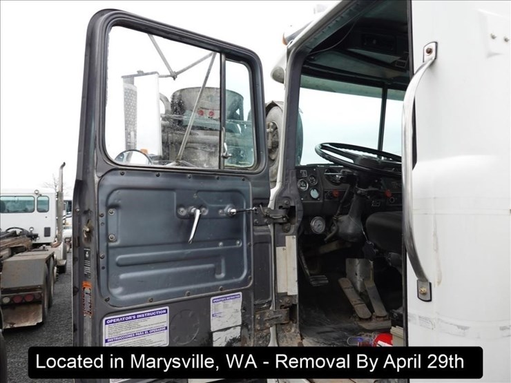 1996-mack-rd690s-image-14