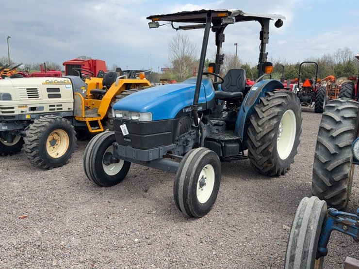 new-holland-tn65-image-1