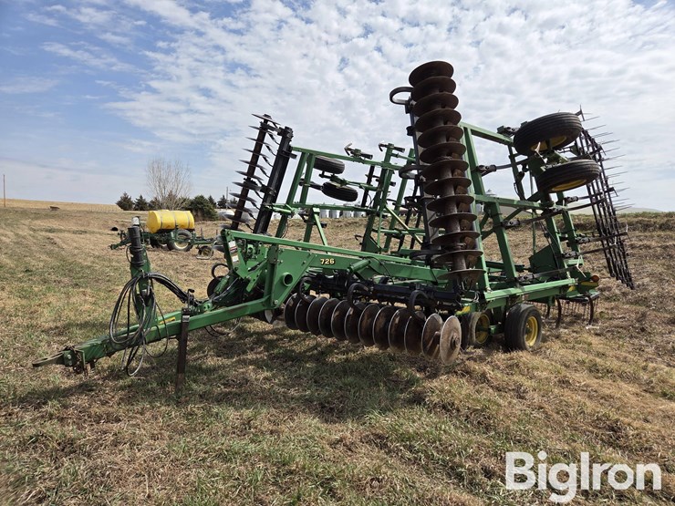 john-deere-726-image-1