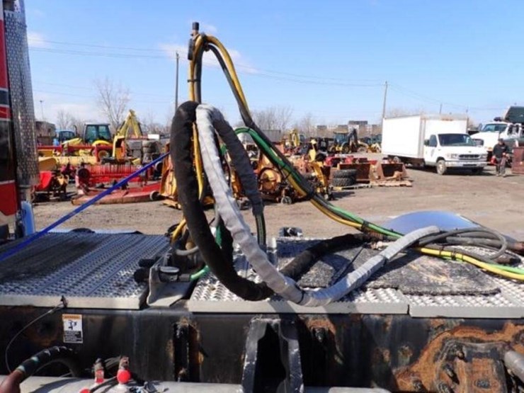 2014-peterbilt-389-image-44