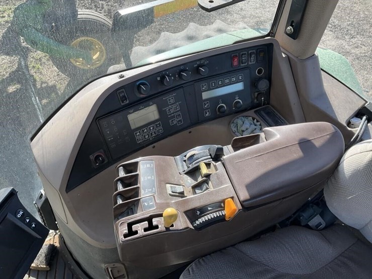 john-deere-8210-image-19